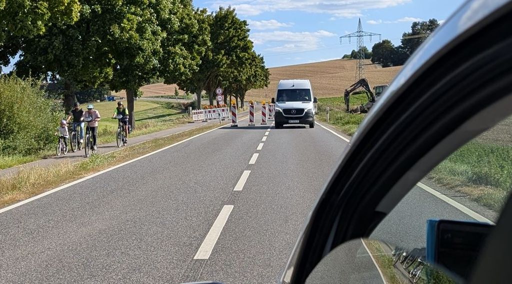 Landstraßenspur als Ersatzradweg